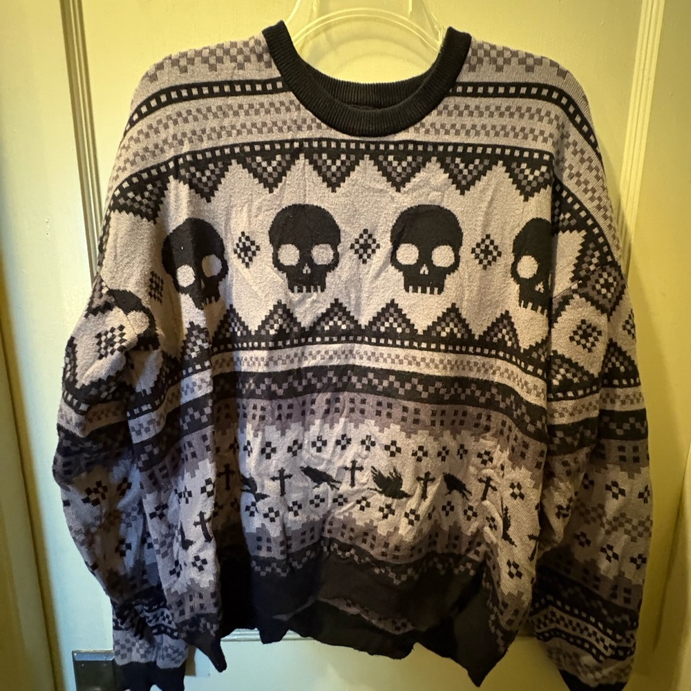Hot Topic Women's Skull Pattern Crewneck Sweater - Black & Gray
